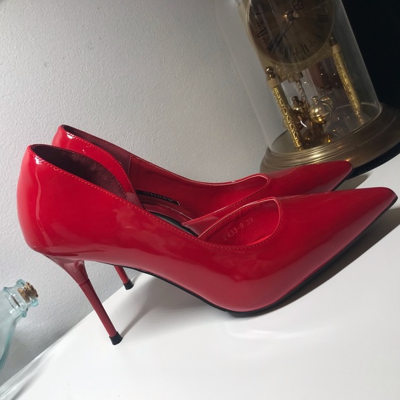 Red Minimalist Stiletto Heels - Picture 4 of 7